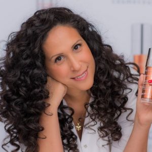 מורן צדק קוסמטיקאית טיפול אנטיאייג'ינג