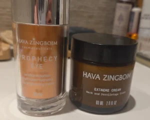 Click to view full screen הלקוחה מרים מצלמת ומספרת על חווית הקניה והשירות וההתנסות במוצרים - פרופסי עיניים ואקסטרים קרם צוואר