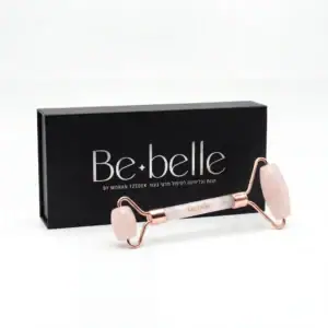 רולר פנים מרוז קוורץ של Bebelle לצד קופסת המוצר