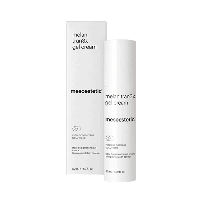 melan tran3x gel cream של mesoestetic - בקבוק הקרם לצד אריזת המוצר