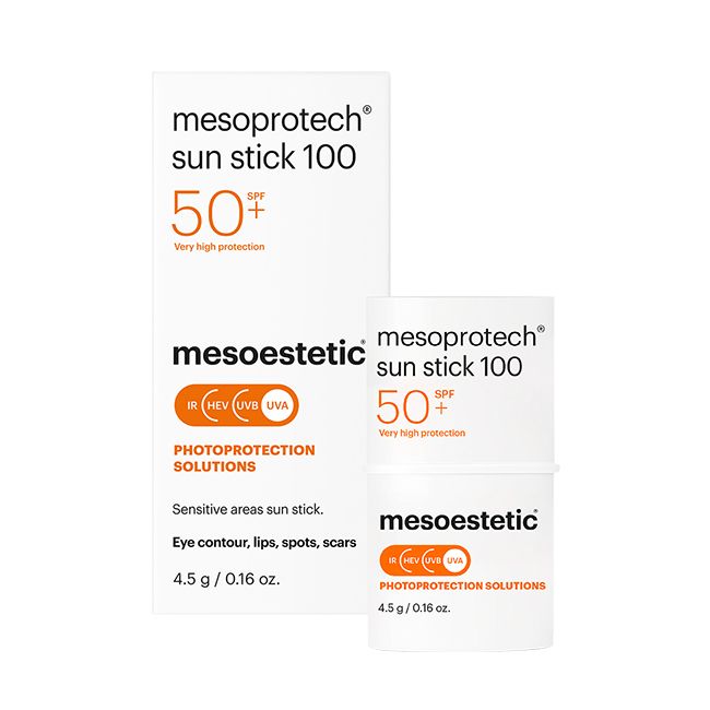 סטיק ההגנה mesoprotech® של mesoestetic לצד אריזת המוצר