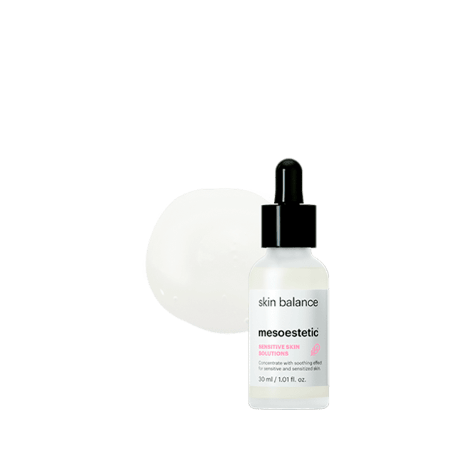skin balance של mesoestetic - בקבוק הסרום לצד מרקם המוצר