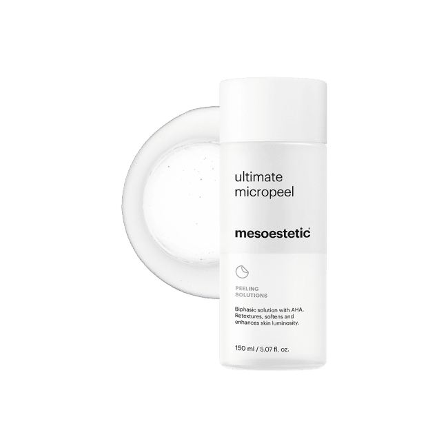 ultimate micropeel של mesoestetic - בקבוק המיקרו-פילינג לצד מרקם המוצר