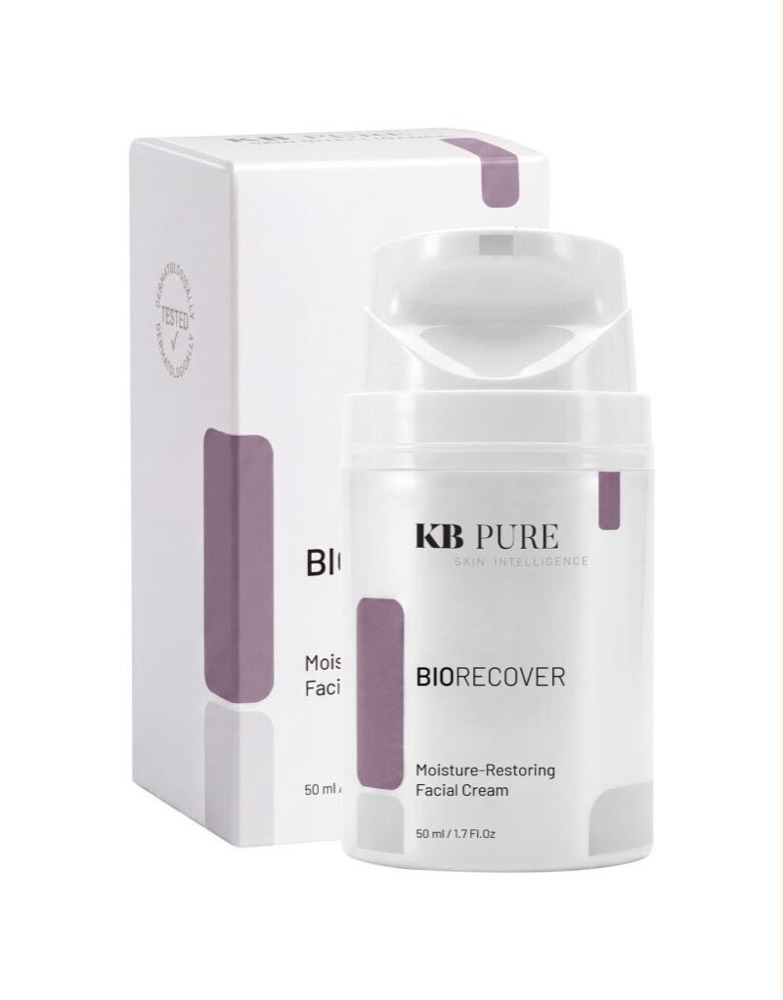 Bio Recover - ביו ריקאבר, בקבוק משאבה לבן לצד קופסה עם עיטורים סגולים